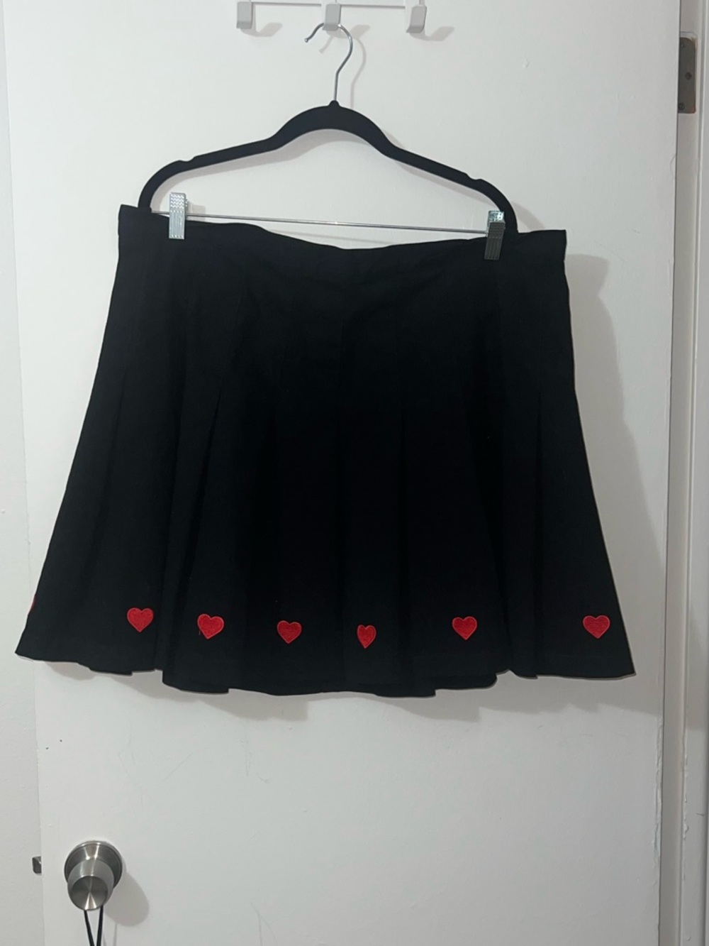 Black pleated cotton skirt with embroidered hearts size 1x